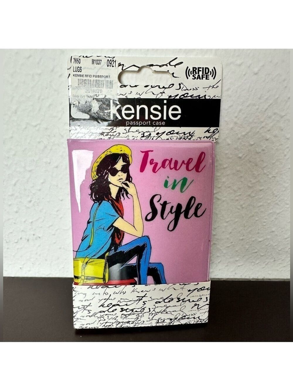 KENSIE PASSPORT CASE "Travel in Style" BLOCKS SCANNING of RFID Chips NEW in PKG